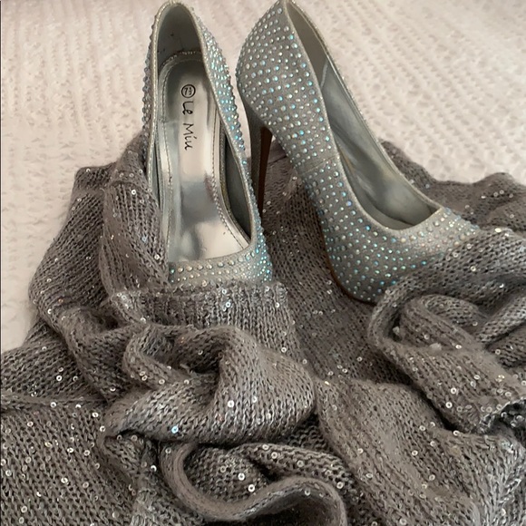 Taylor Marcs Silver Sequined Sweater. - Picture 8 of 8